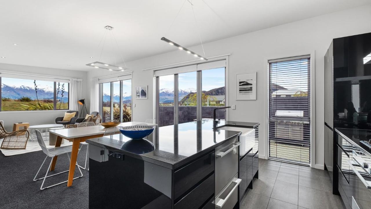 Infinity And Beyond Villa Wanaka Exteriör bild
