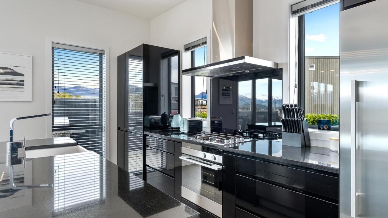 Infinity And Beyond Villa Wanaka Exteriör bild