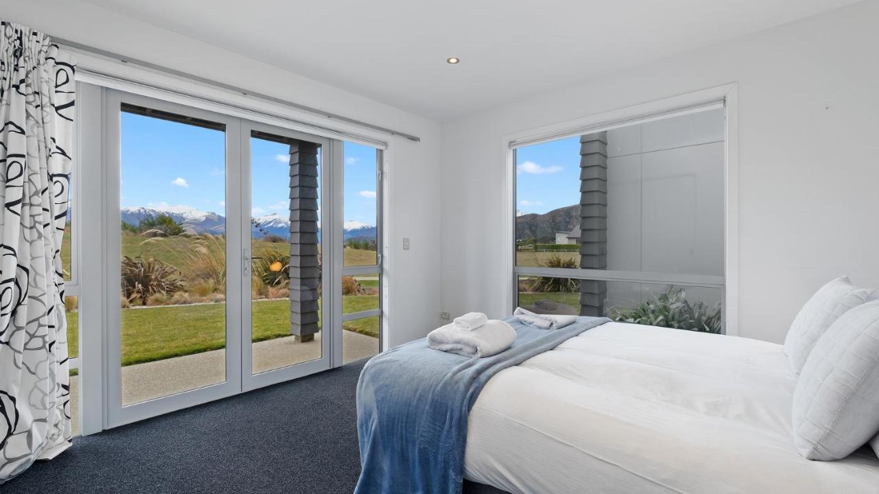 Infinity And Beyond Villa Wanaka Exteriör bild